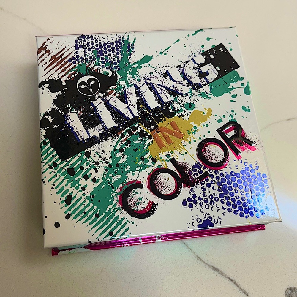 HANK & HENRY LIVING IN COLOR PALLET